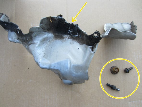 
Unscrew the 2 fasteners
