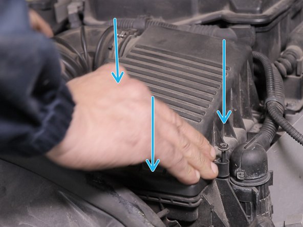 Refermer la boite à air une fois le filtre installé