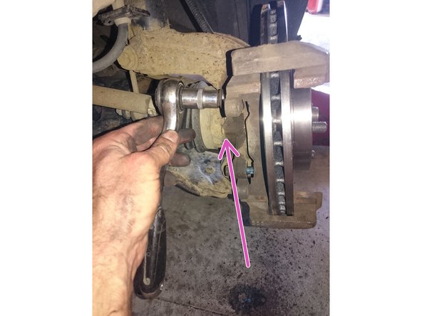 Resserrer les deux boulons du porte étrier. Couple serrage = 3 daN.m