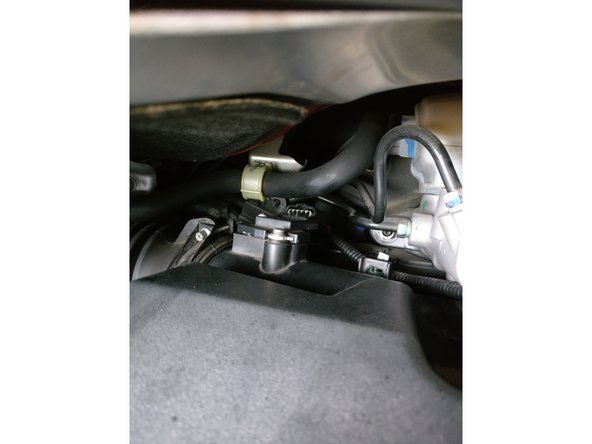 A l'aide d'un tournevis plat, déclipser le capteur