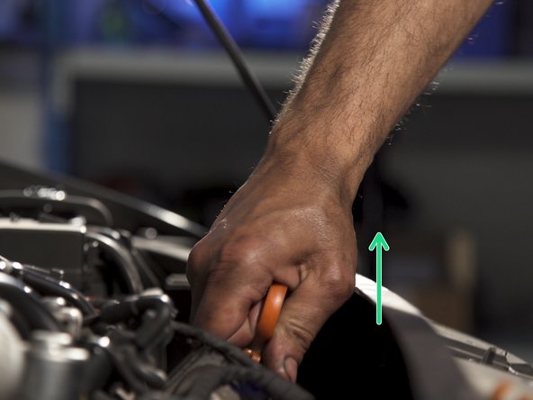 Replonger la jauge et tirez la une seconde fois pour contrôler le niveau d'huile