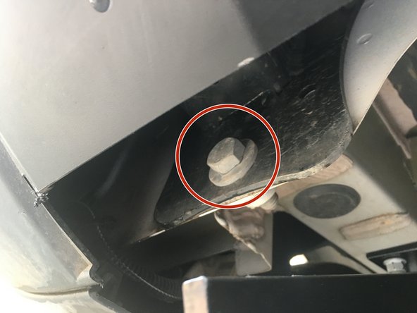 Retirer la vis de la traverse