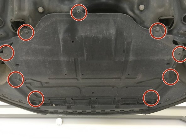 Démonter la plaque sous moteur en devissant les 9 vis de T25