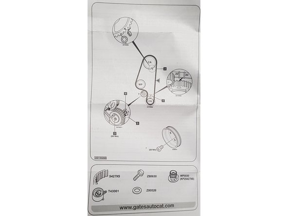 Remontez la poulie de vilebrequin et serrez les vis au couple prescrit.