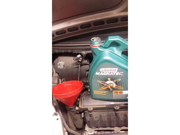 Dévisser le bouchon de remplissage d'huile