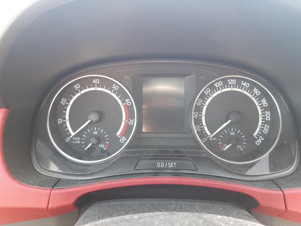 Couper le contact d'allumage et attendre qu'il n'y est plus d'affichage au combiné d'instruments