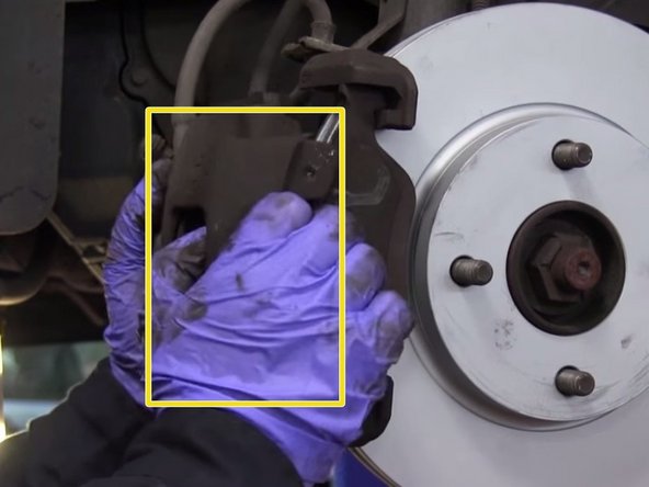 Retirer la partie haute de l'étrier