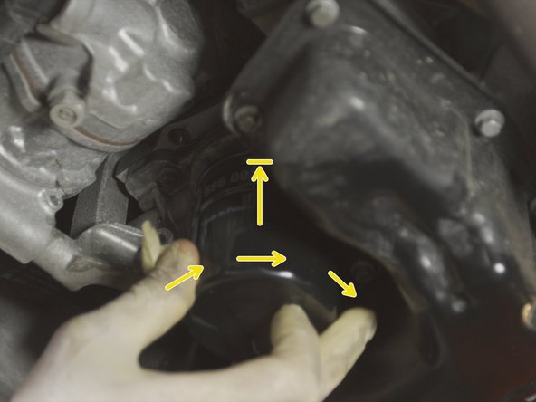 Revisser le nouveau filtre à huile dans son emplacement