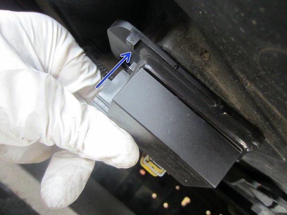 Visser le capteur dans son logement avec la vis torx