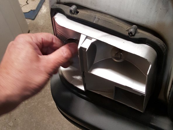 
Press the bulb and screw it in a quarter turn at the same time.
