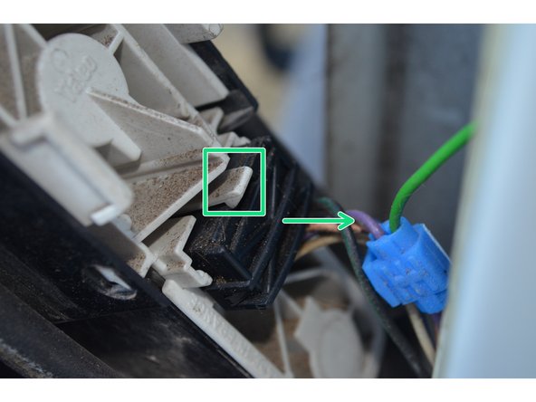 Le feu est toujours branché ne tirez pas trop fort dessus au risque de sectionner un câble.