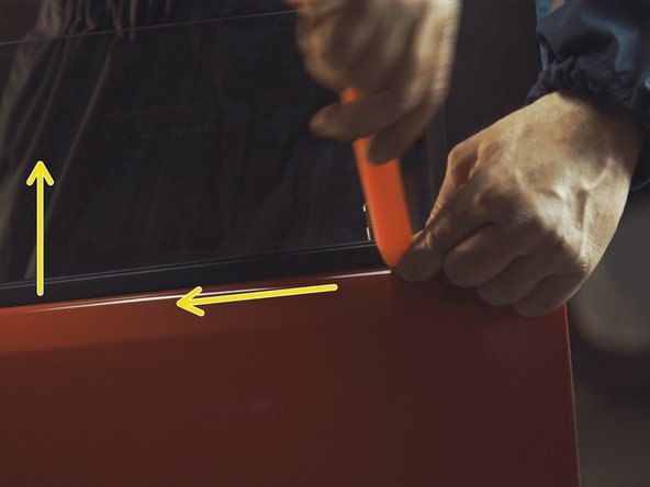 
Using a spatula, unclip the exterior strip from the window from the top
