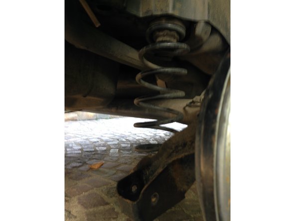 Faire levier avec le tournevis plat