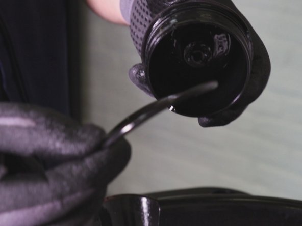 Nettoyer la cloche de du filtre à huile