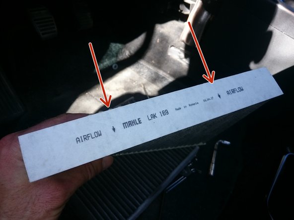 Nettoyez le compartiment du filtre si necessaire