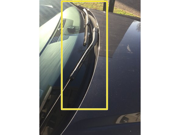 Reposer l'essuie glace délicatement sur le pare-brise