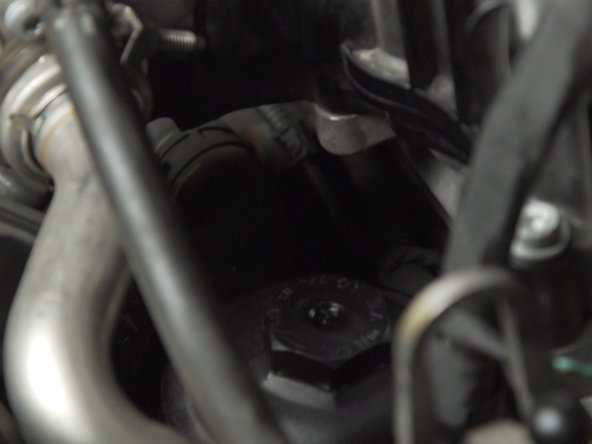 Serrer la cloche à la main puis bloquer la cloche à l'aide du cliquet, de la rallonge et de la douille de 32