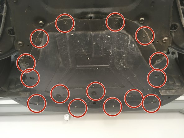 Remetre les 11 clips et 4 vis de 10