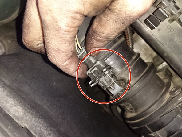 Remettre la boite a air et rebrancher la prise .