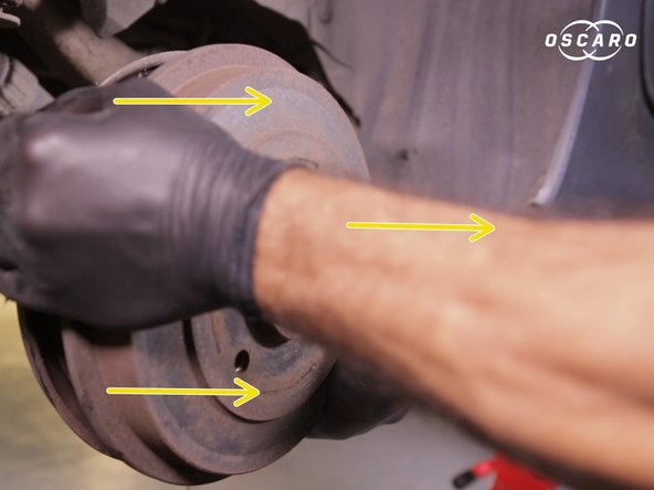 Déposer le tambour en tirant dessus