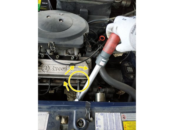 Il ne doit y avoir aucune résistance au début. Ne pas insister si ça force sous peine d'endommager le filetage.