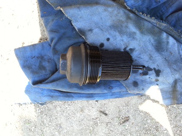 Dévisser le filtre à la main puis retirer le