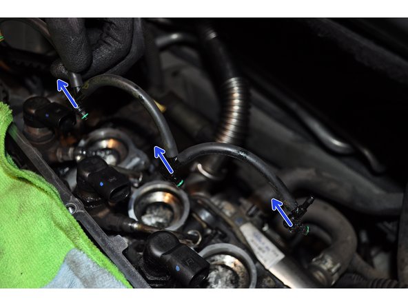 
Disconnect the diesel line harness from the 4 injectors
