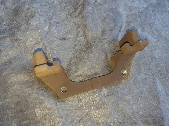 Déposer les deux vis torx males afin de libérer le support d'étrier