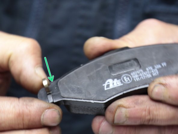 Placer les accroches des plaquette aux extrémités