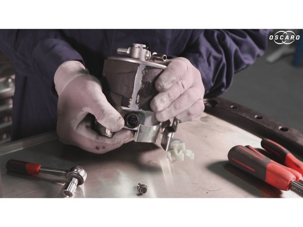 Récupérer le support sur l'ancien filtre.