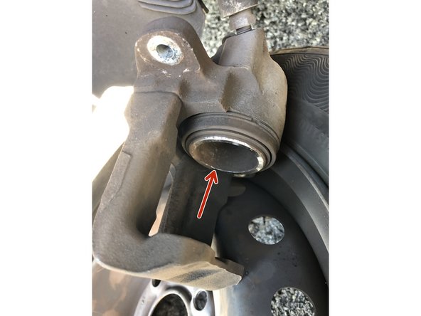 Repousser le piston jusqu'au maximum afin de permettre la repose de l'étrier