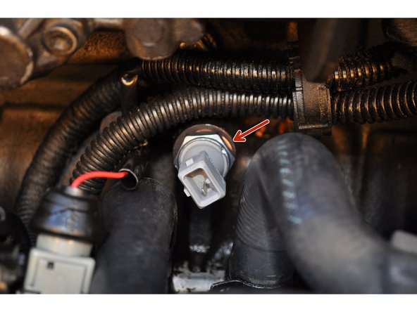 Mettre le manocontact en place et serrer à la main jusqu'au contact