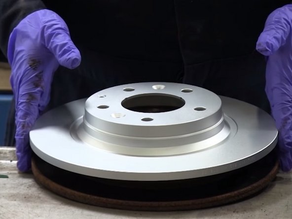 Vérifier la correspondance entre l'ancien et le nouveau disque de frein