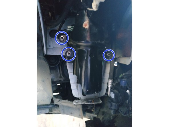 et visser les 3 écrous à l'aide de la clé à pipe de 10mm