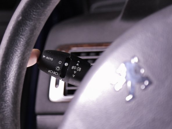 Reconnecter la batterie puis attendre 10 minutes avant de vérifier le bon fonctionnement des différentes fonctionnalités du comodo