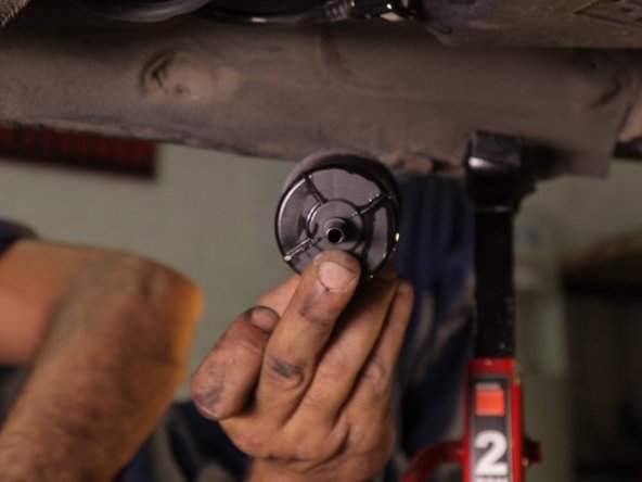 Rebrancher la durite au filtre à carburant