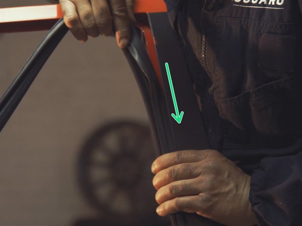 
Fit the seal and insert it into the door
