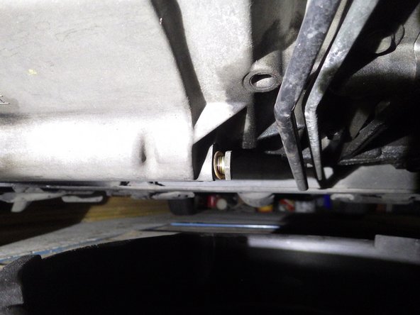 Changer le joint du bouchon de vidange et mettre le bouchon en place serrer au maximum à la main.