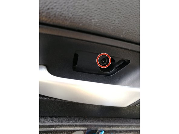 Dévisser les 3 vis torx et les 5 vis cruciforme