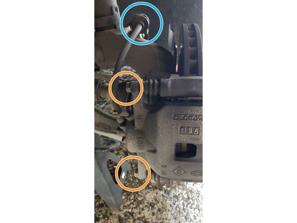 Vous pouvez utiliser cette seconde méthode pour le démontage de l'étrier. Cela vous donne un peux plus de place au niveau de l'étrier et du disque pour le nettoyage entre autre.