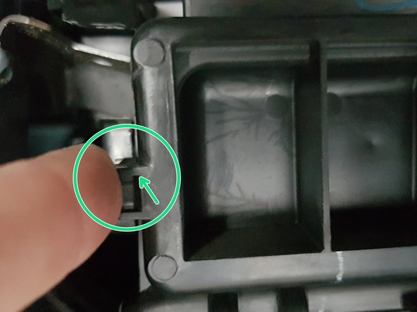 Réitérer l'opération du côté gauche afin de le reclipser