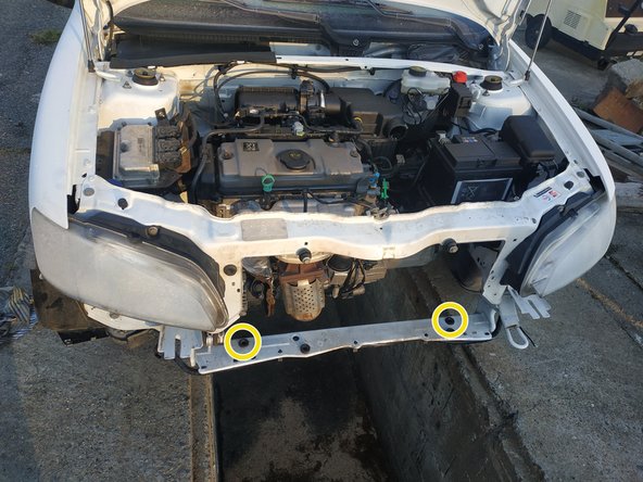 qui se logent dans 2 silentblocs dans la traverse inférieure