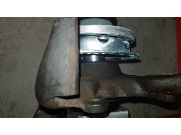 Enfoncez le moyeu jusqu'à sa butée.