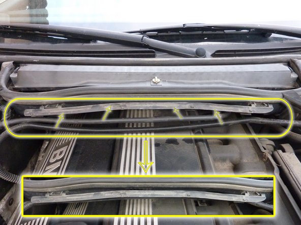 Repositionner le câble et la gaine annelée dans la goulotte.