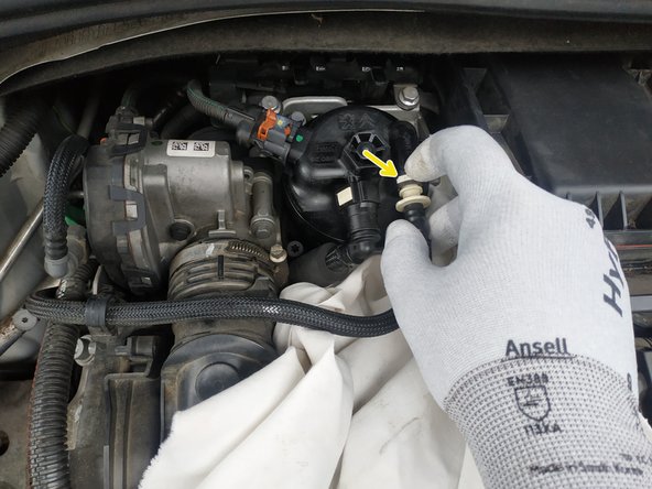 appuyer sur la languette blanche