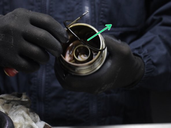 Retirer le joint placé tout autour de la cloche