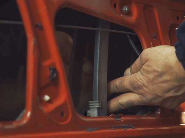 
At the same time, push the bottom of the window outwards to release it from its support
