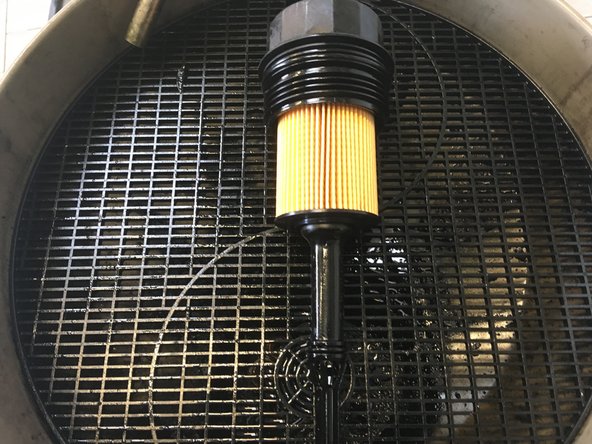 Monter la nouvelle cartouche du filtre en la clipsant vers le bas