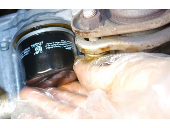 Effectuer un vissage jusqu'au contact, et serrer manuellement en tournant encore de 3/4 de tour.