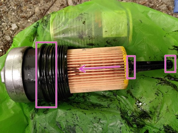 Mettre en place les trois joints et le filtre. Les joints seront légèrement huilés pour favoriser la remise en place du porte-filtre.